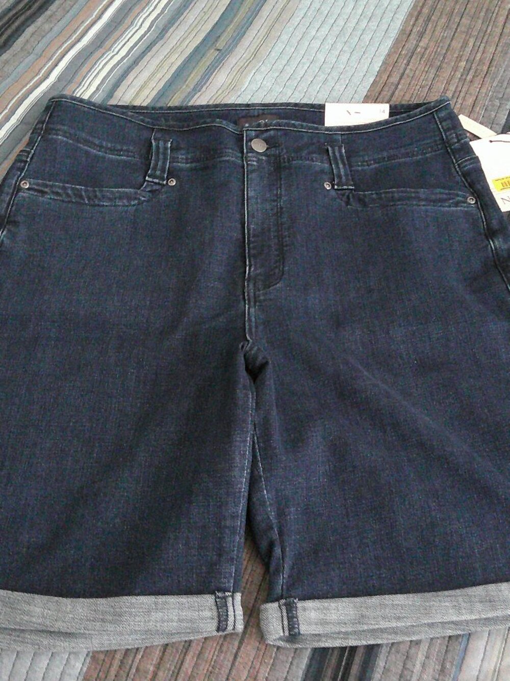 NYDJ Lift and tuck techonology Denim  Shorts  Size 14 NWT
